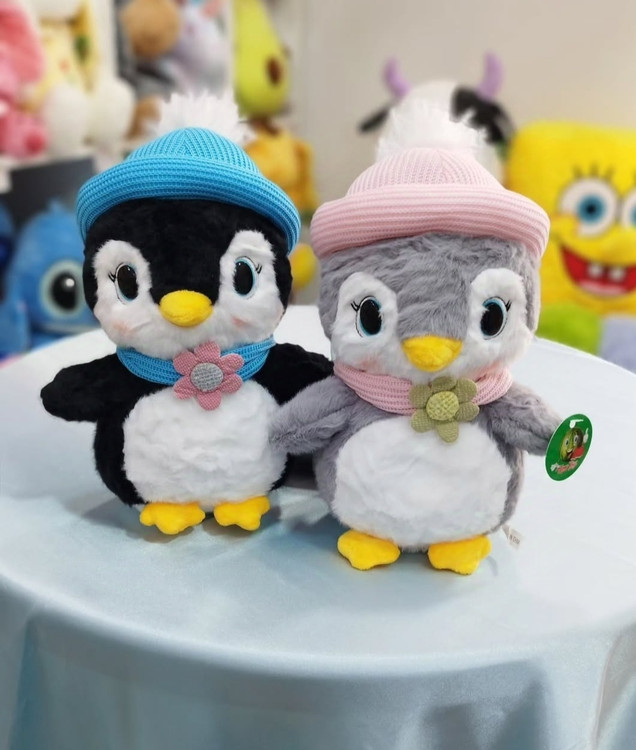 عروسک پنگوئن شالگردنی کلاه بافت
