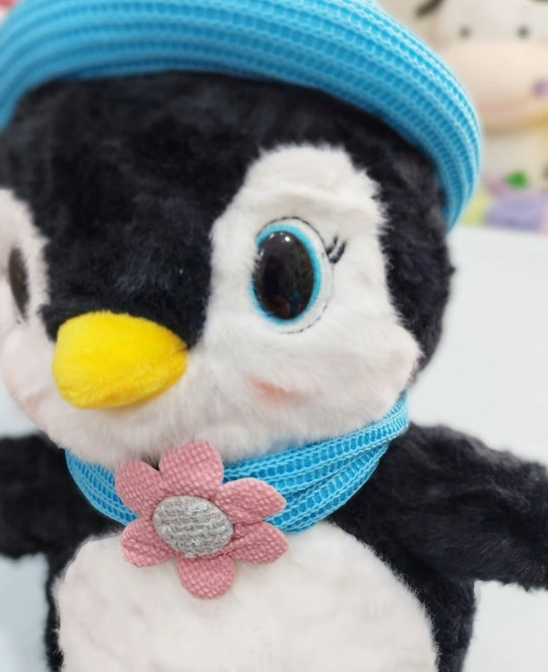 عروسک پنگوئن شالگردنی کلاه بافت