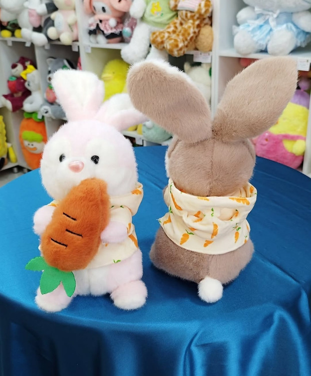 عروسک خرگوش هویج بدست