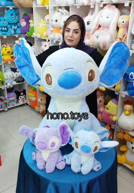 عروسک استیج نشسته