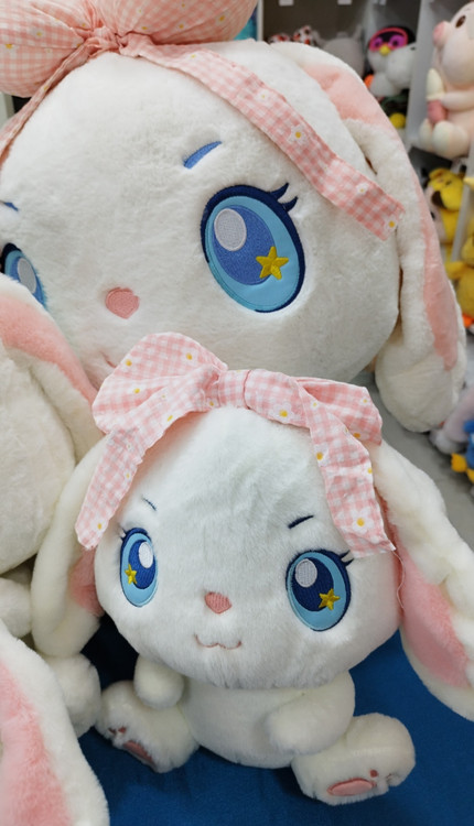 عروسک خرگوش چشم آبی