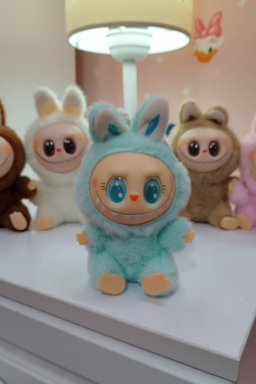 عروسک لبوبو