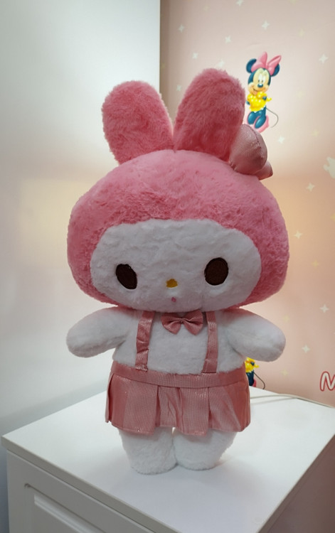 عروسک کرومی و ملودی ایستاده