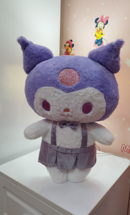 عروسک کرومی و ملودی ایستاده