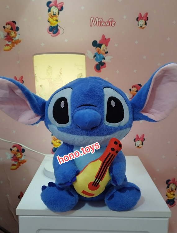 عروسک استیج گیتار بدست