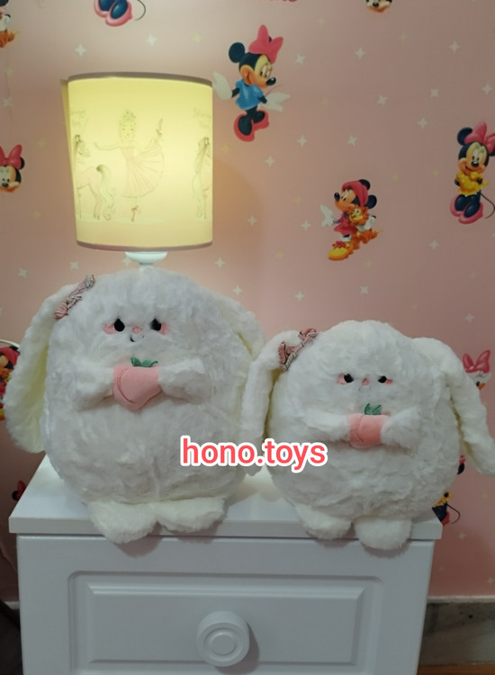 عروسک خرگوش هلو بدست