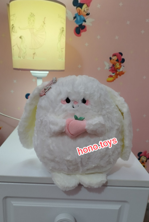 عروسک خرگوش هلو بدست