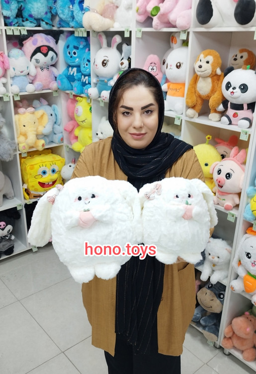 عروسک خرگوش هلو بدست