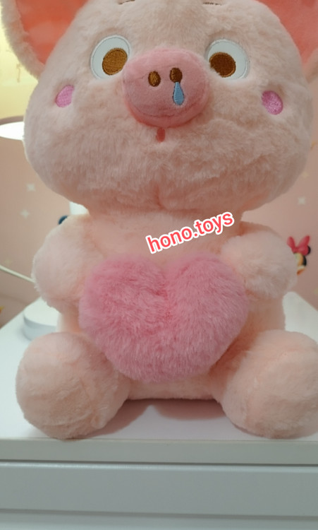 عروسک خوک قلب بدست