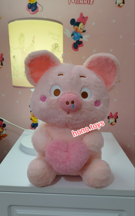 عروسک خوک قلب بدست